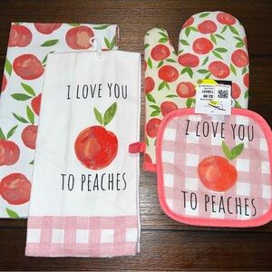Peach-Themed Kitchen Towel and Mitt Set